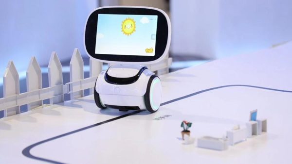 Intelligent robot family companion education learning children early education voice dialogue high-tech toys robot 2